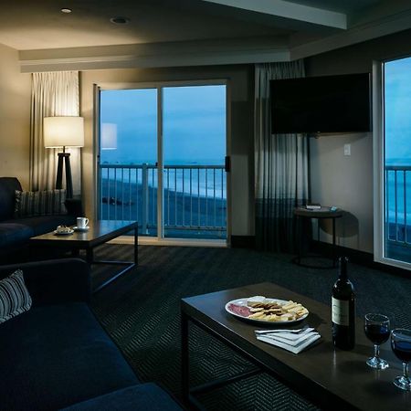 Beachfront Inn Брукингс Экстерьер фото