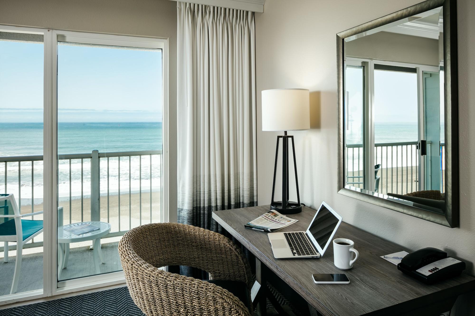 Beachfront Inn Брукингс Экстерьер фото