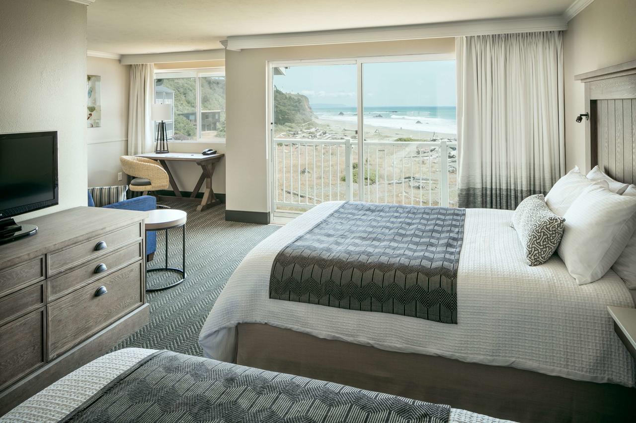 Beachfront Inn Брукингс Экстерьер фото