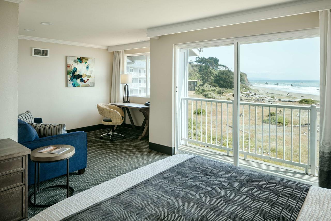 Beachfront Inn Брукингс Экстерьер фото