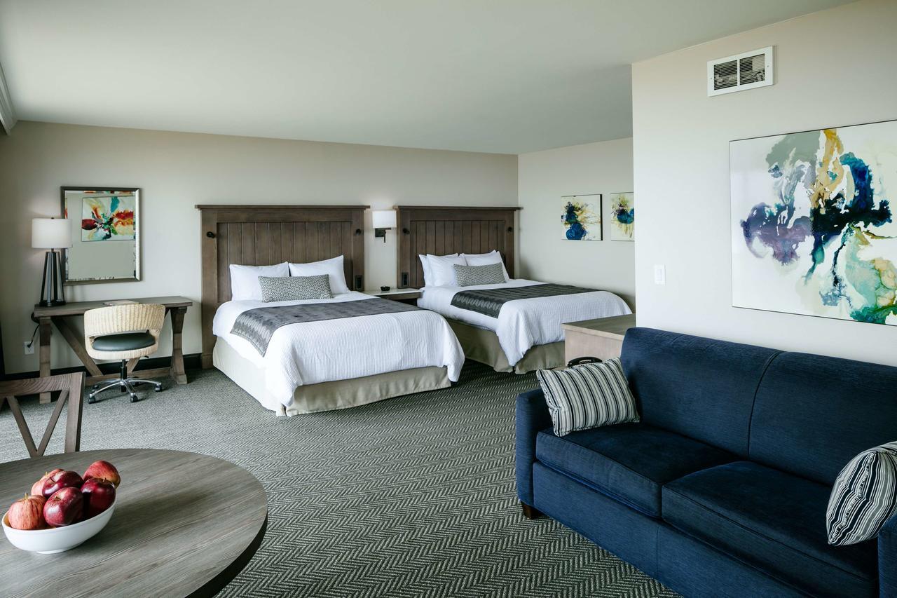 Beachfront Inn Брукингс Экстерьер фото