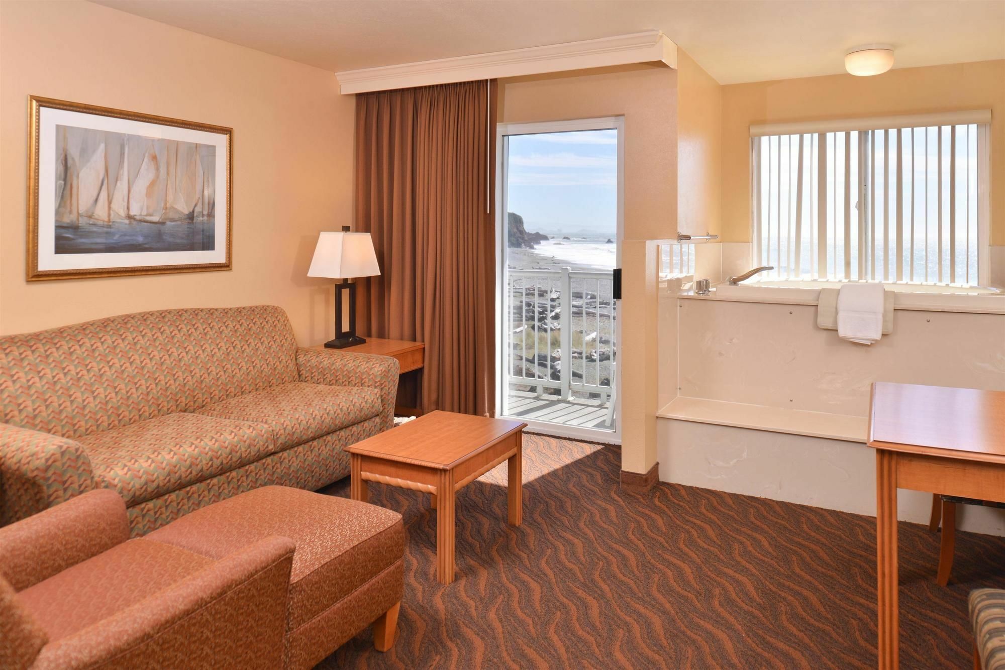 Beachfront Inn Брукингс Экстерьер фото
