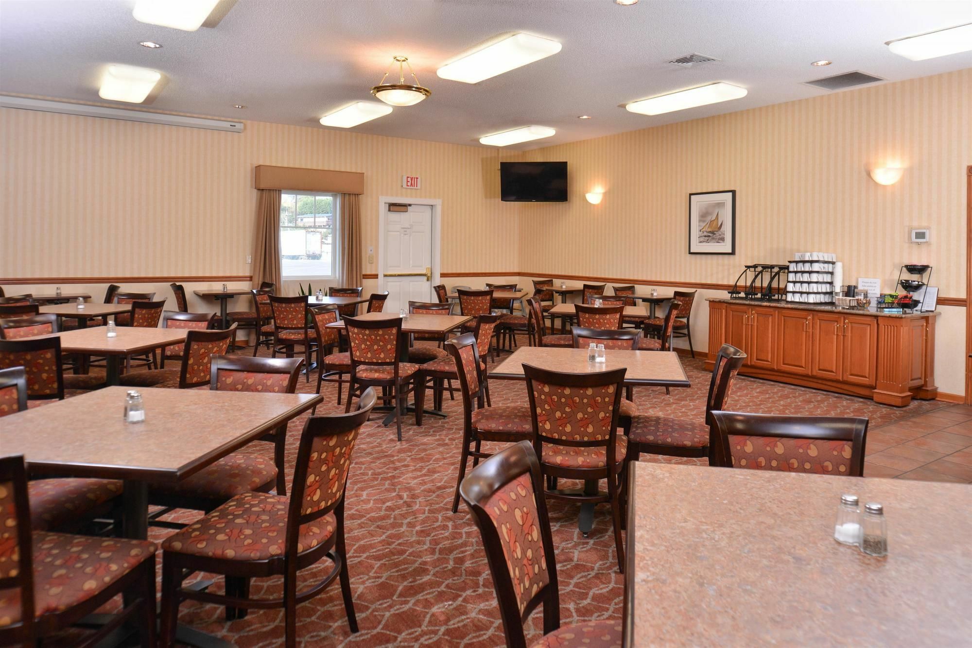 Beachfront Inn Брукингс Экстерьер фото