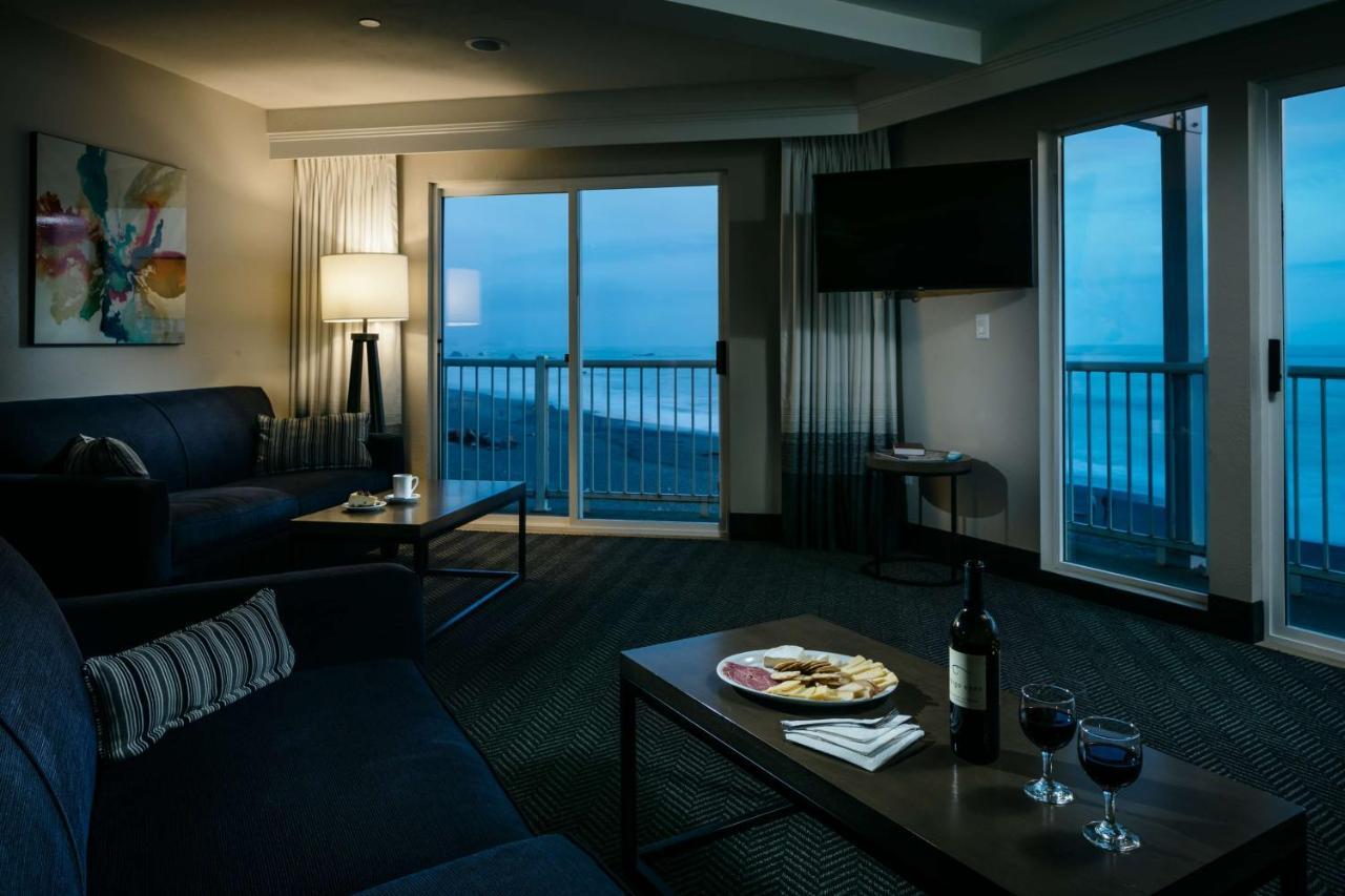 Beachfront Inn Брукингс Экстерьер фото